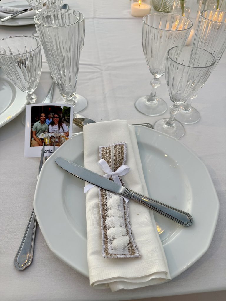 Place cards and almonds tradition